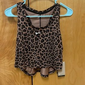 New with tags. Women’s cropped cheetah print tank top, size XL.